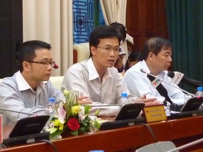 Ông Nguyễn Hữu Nghĩa, Chánh Thanh tra Cơ quan Thanh tra Giám sát NHNN (giữa) tại cuộc họp báo chiều 28/5