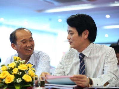 Ông Dương Công Minh(bên trái) và ông Nguyễn Đức Hưởng (bên phải)