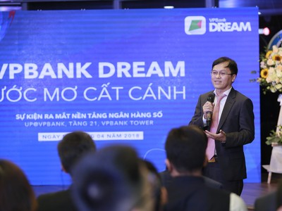 Ông Nguyễn Đức Vinh, Tổng Giám đốc VPBank phát biểu ra mắt nền tảng ngân hàng số VPBank Dream.