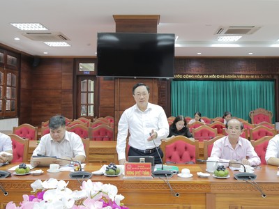 Thành viên Ban Chỉ đạo các Chương trình MTQG - Tổng giám đốc Ngân hàng Chính sách xã hội Dương Quyết Thắng phát biểu tại buổi làm việc