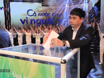 Ông Nguyễn Minh Phương, Phó tổng giám đốc Agribank tham gia ủng hộ chương trình