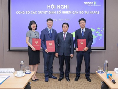 Phó Thống đốc Phạm Tiến Dũng trao Quyết định đại diện phần vốn nhà nước tại Napas