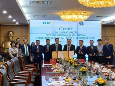 Bản Ghi nhớ hợp tác giữa Bộ Tài nguyên và Môi trường và BIDV sẽ phát đi những tín hiệu tích cực về cơ hội đồng hành, liên kết giữa các cơ quan quản lý, ngân hàng thương mại và cộng đồng doanh nghiệp trong thiết lập định hướng phát triển của thị trường. 