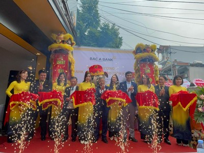 Nghi lễ cắt băng khai trương Phòng giao dịch Kim Bảng