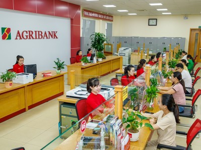 “Trao gửi niềm tin - Hành trình gắn kết” với Agribank 