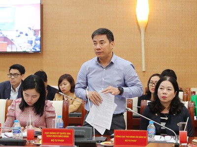 Ông Nguyễn Hồng Hải, Phó cục trưởng Cục Đăng ký Quốc gia Giao dịch Bảo đảm (NRAST), Bộ Tư pháp Việt Nam phát biểu tại Toạ đàm.