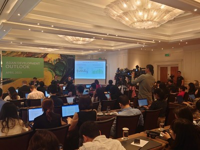 ADB điều chỉnh giảm nhẹ GDP Việt Nam xuống mức 6,5%