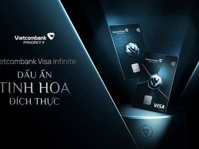 Hai thiết kế thẻ ấn tượng trên chất liệu kim loại là một trong những điểm nhấn tạo nên sự khác biệt của thẻ Vietcombank Visa Infinite