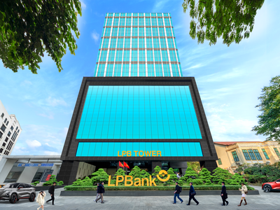 Lãnh đạo LPBank (LPB) nói gì khi lợi nhuận sau thuế 6 tháng tăng 142% so với cùng kỳ