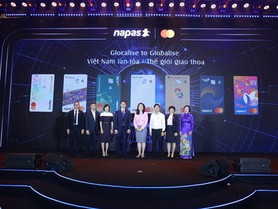Lãnh đạo NAPAS, Mastercard và đại diện 6 ngân hàng phát hành thẻ đồng thương hiệu