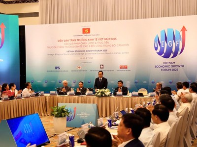 Ông Trần Lưu Quang, Bí thư Trung ương Đảng, Trưởng Ban Chính sách, chiến lược Trung ương, Trưởng Ban Chỉ đạo Đề án chủ trì Diễn đàn