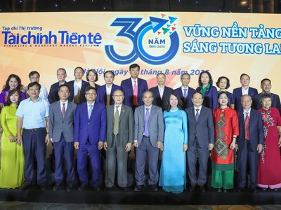 Các đại biểu chụp ảnh lưu niệm tại sự kiện