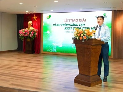 Hồng Quang - Ủy viên Ban Chấp hành Tổng Liên đoàn Lao động Việt Nam, Thành viên Hội đồng Quản trị, Chủ tịch Công đoàn Vietcombank phát biểu khai mạc