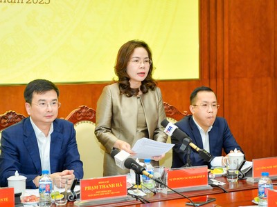 Bà Hà Thu Giang, Vụ trưởng Vụ Tín dụng các ngành kinh tế, NHNN chia sẻ tại Họp báo