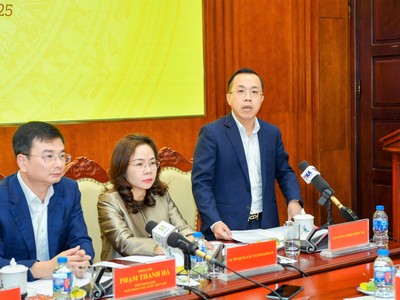 Ông Lê Hoàng Chính Quang, Cục trưởng Cục Công nghệ thông tin, Ngân hàng Nhà nước Việt Nam trả lời tại Họp báo