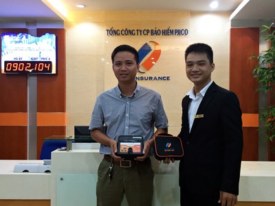 PJICO trao tặng quà khuyến mại cho các khách hàng đầu tiên