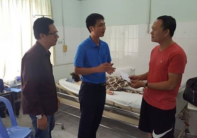 Ðại diện Bảo hiểm Bảo Việt tới thãm hỏi các nạn nhân trong vụ tai nạn