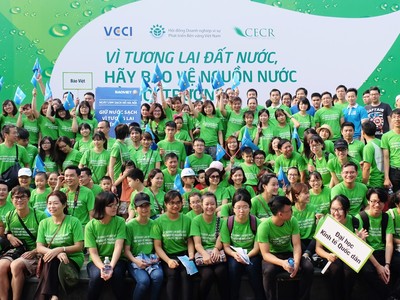 Gần 300 cán bộ Bảo Việt đã tham gia sự kiện “Ngày làm sạch hồ Hà Nội” 
