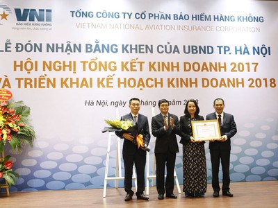 Bảo hiểm Hàng không (VNI) đón nhận Bằng khen của UBND TP Hà Nội