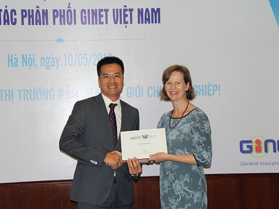 Ông Ngô Thanh Nam (trái), tân Chủ tịch Hội đồng quản trị Công ty cổ phần Môi giới bảo hiểm GINET Việt Nam