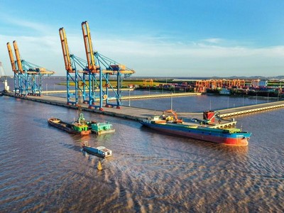 Xuất nhập khẩu là điểm sáng kinh tế xã hội năm 2021 (ảnh minh hoạ)