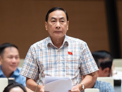 Đại biểu Quốc hội Phạm Văn Hoà phát biểu thảo luận tại Hội trường sáng 19/6