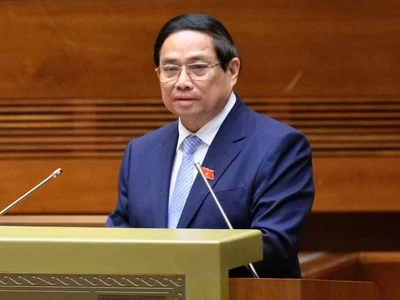 Thủ tướng Chính phủ Phạm Minh Chính trình bày báo cáo kinh tế xã hội sáng 5/5 (Ảnh: Giang Huy)