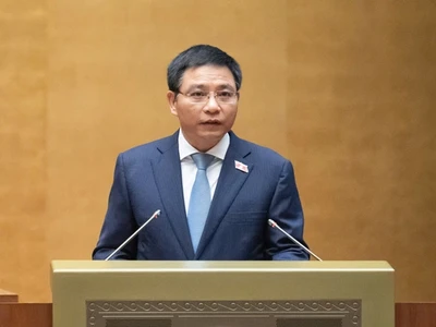 Bộ trưởng Bộ Tài chính Nguyễn Văn Thắng trình bày Tờ trình về dự án Nghị quyết của Quốc hội về giảm thuế giá trị gia tăng sáng 13/5 (Ảnh: QH)