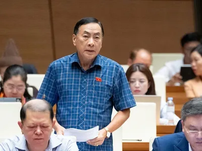 Đại biểu Quốc hội Phạm Văn Hoà phát biểu thảo luận hội trường chiều 12/11 về dự án Luật sửa đổi, bổ sung một số điều của Luật Giá