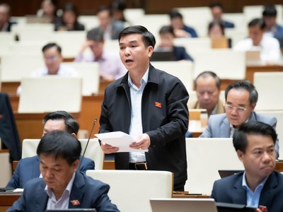 Đại biểu Hà Sỹ Huân (đoàn Thái Nguyên) phát biểu sáng 18/11