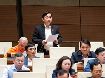 Đại biểu Đào Chí Nghĩa (đoàn Cần Thơ) phát biểu về dự thảo Luật Đầu tư (sửa đổi) sáng 27/11