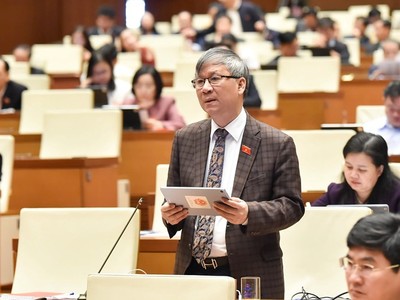 Đại biểu Nguyễn Anh Trí (đoàn Hà Nội) đồng ý cấm kinh doanh thuốc lá điện tử, thuốc lá nung nóng