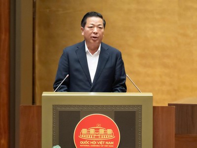 Bộ trưởng Bộ Xây dựng Trần Hồng Minh trình bày Báo cáo giải trình tiếp thu ý kiến đại biểu Quốc hội về Nghị quyết chủ trương đầu tư Dự án đầu tư xây dựng Cảng hàng không quốc tế Gia Bình sáng 11/12.