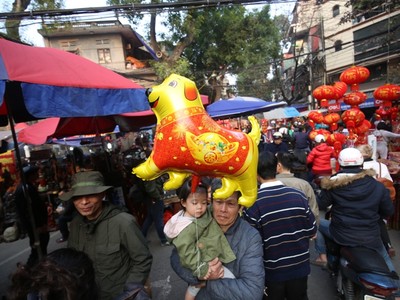 Hình ảnh linh vật năm mới xuất hiện khắp phố Hà Nội