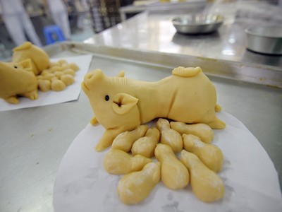 Đột nhập lò bánh trung thu dịp “vào mùa“