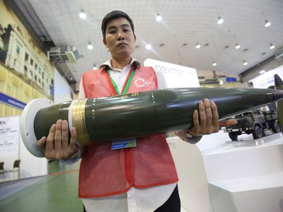 Sờ tận tay vũ khí tối tân tại triển lãm An Ninh 2018