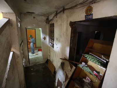 Cận cảnh chung cư bỏ hoang khiến nhiều người “lạnh gáy” ở Hà Nội