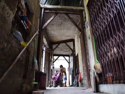 Hà Nội: Người dân sống thấp thỏm trong nhà bọc sắt