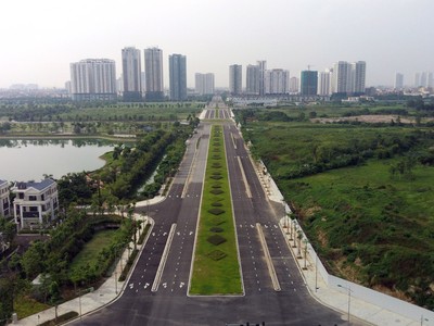 Hà Nội: Tuyến đường 8 làn xe nối 3 quận đã hoàn thiện nhưng vẫn bị rào