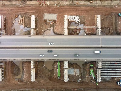 Công trường nhộn nhịp tại hai cây cầu trăm tỷ đi qua mặt hồ Linh Đàm