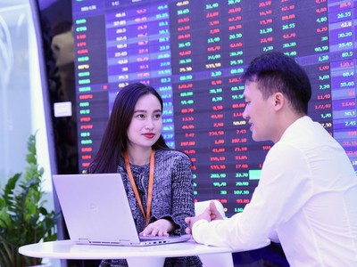 Giao dịch chứng khoán sáng 27/11: Dòng bank giúp VN-Index tiếp tục tiến bước 