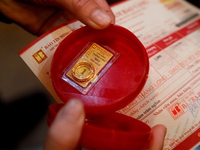 Giá vàng hôm nay ngày 16/7: Giá vàng giảm thêm nửa triệu đồng/lượng