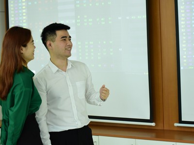 Dòng tiền lớn “đổ bộ” là điểm sáng của thị trường chứng khoán Việt Nam trong gần 2 tháng trở lại đây. Ảnh: Dũng Minh
