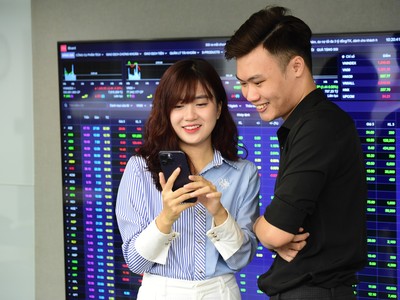 Giao dịch chứng khoán sáng 11/7: Cổ phiếu lớn tiếp tục giúp thị trường tăng tốc