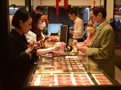 Giá vàng hôm nay ngày 14/4: Tuần qua, vàng trong nước "chạy đua" cùng thế giới