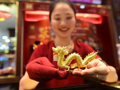 Giá vàng hôm nay ngày 27/8: Vàng xác lập đỉnh mới