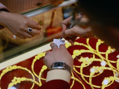 Giá vàng hôm nay ngày 13/2: Vàng trong nước diễn biến ngược chiều