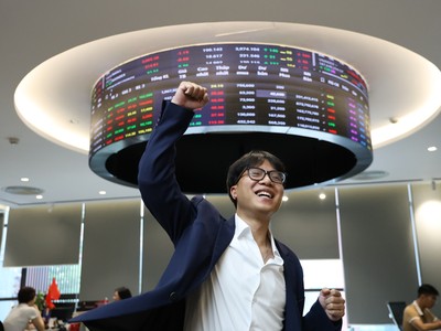 Phiên giao dịch chứng khoán sáng 14/5: Bluechip hỗ trợ, VN-Index vượt mốc 1.300 điểm