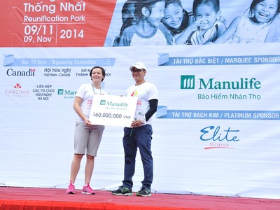 Manulife Việt Nam đóng góp 160 triệu đồng hỗ trợ trẻ em nghèo