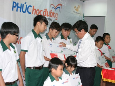PTI tiếp tục chương trình học bổng Vun đắp ước mơ xanh